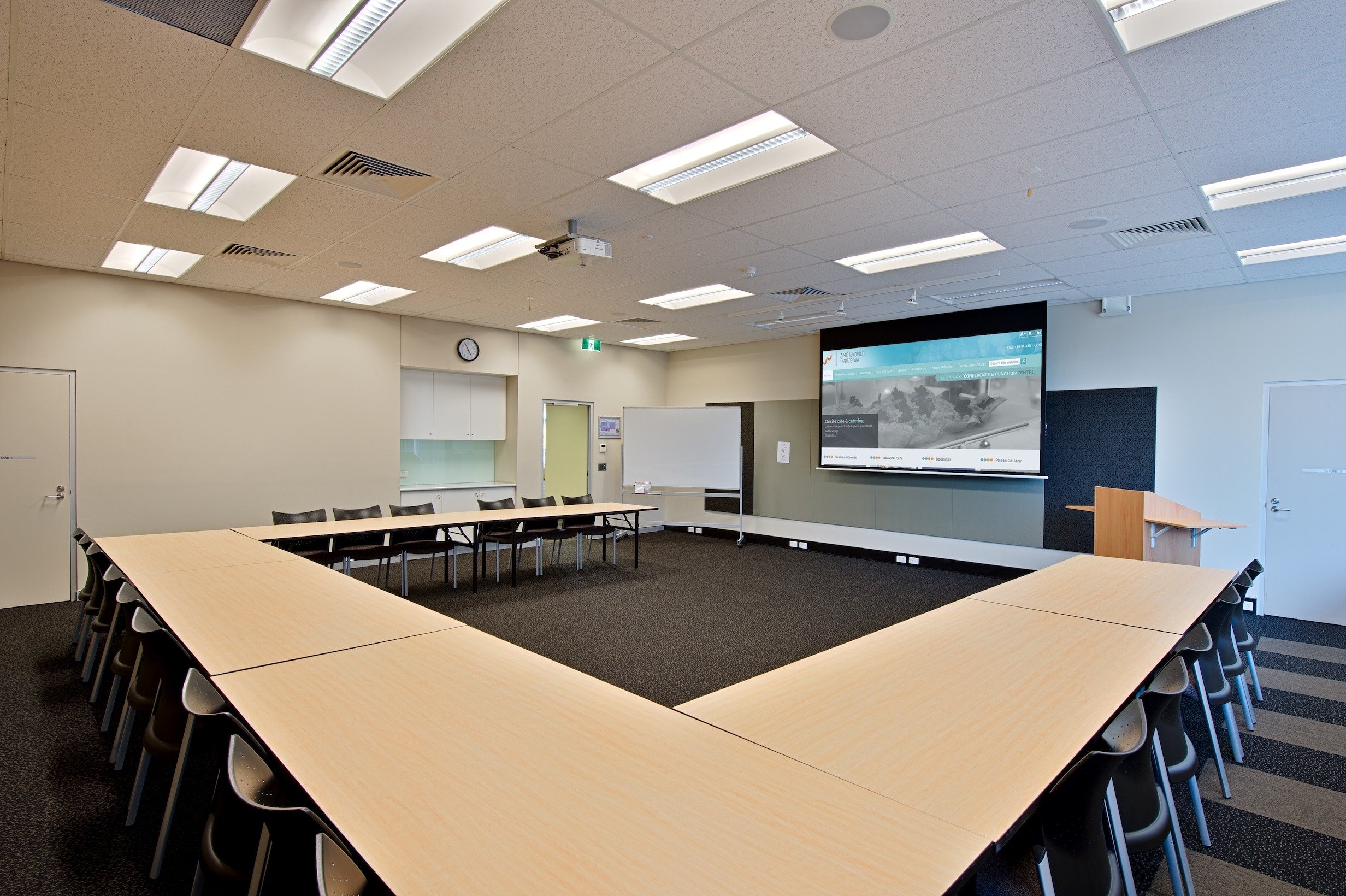 AMC JAKOVICH CENTRE 3