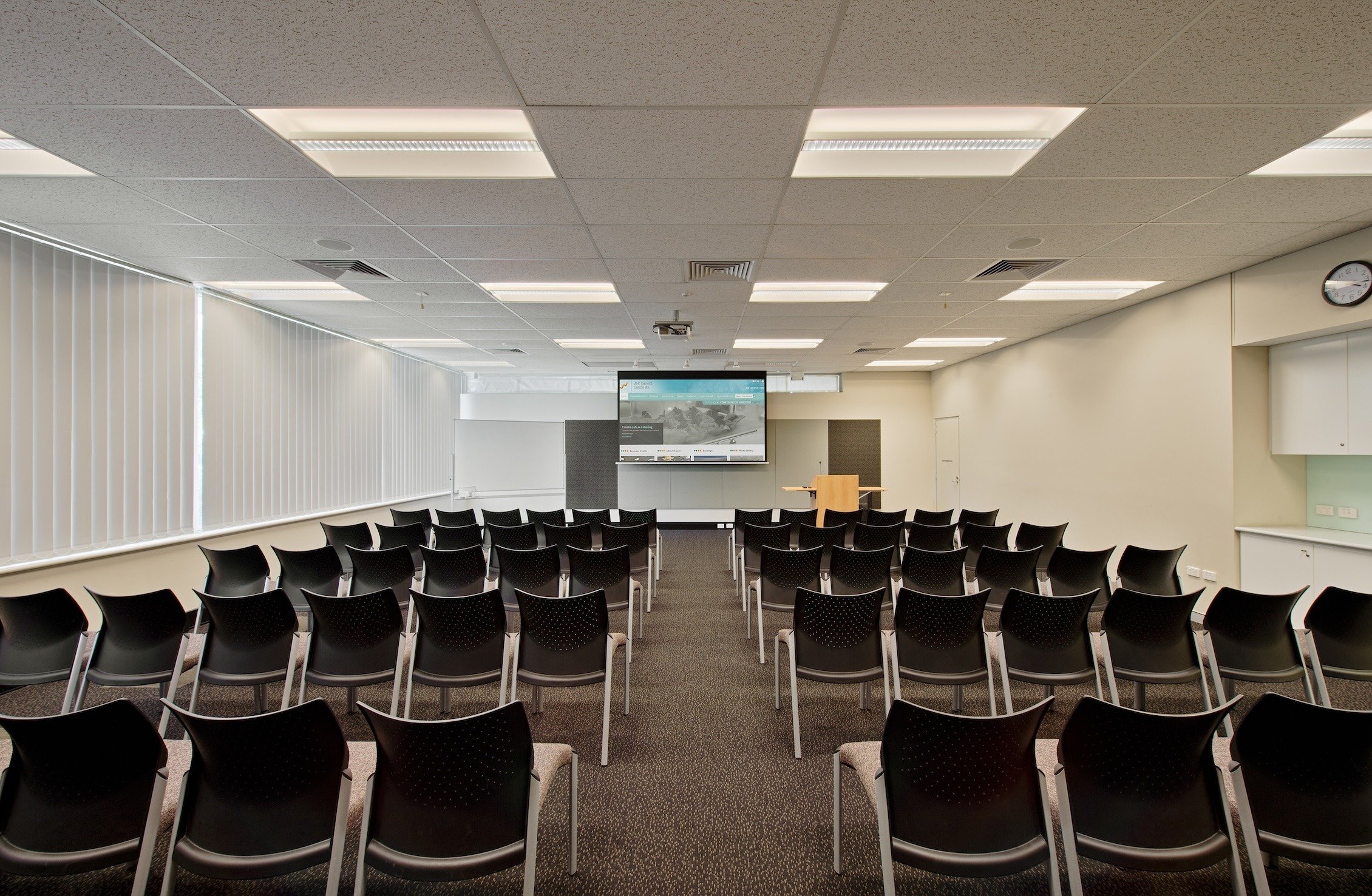 AMC JAKOVICH CENTRE 6