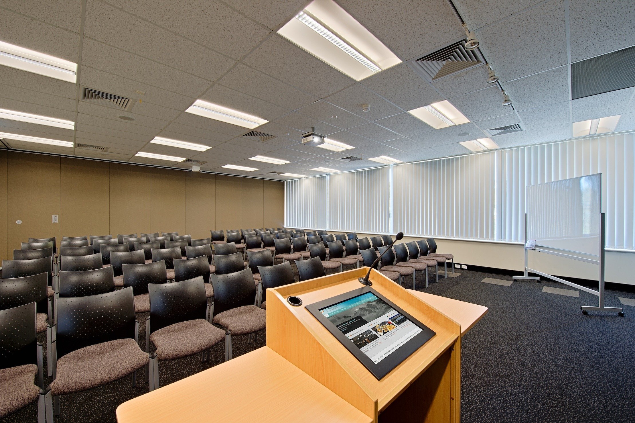 AMC JAKOVICH CENTRE 7